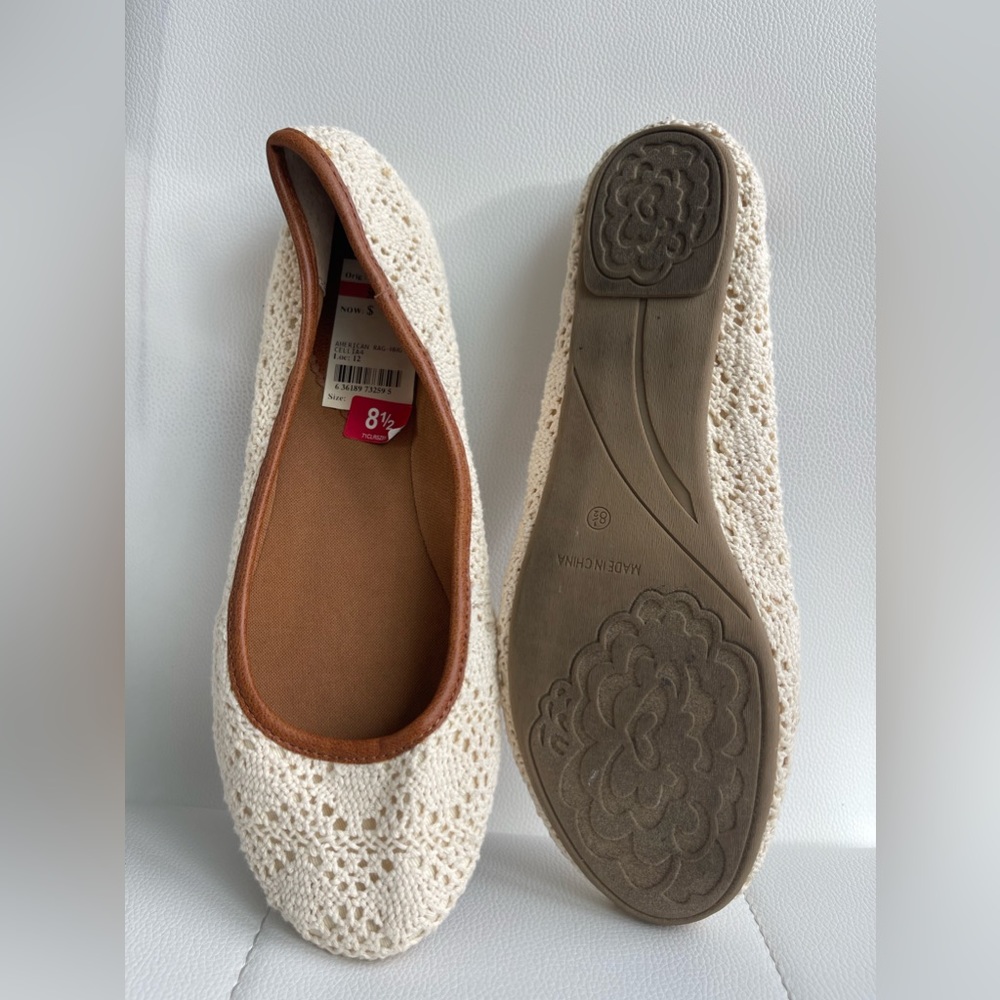American RAC 8.5 women’s soft beige and brown flats. Shoes